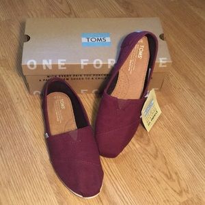 NWT Toms Classic Red Mohogany